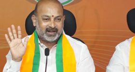 Bandi Sanjay: మీకు ఇంకా 4 నెలలే టైమ్ మాత్రమే.. లొంగిపోండి.. లేదంటే లేపేస్తాం: బండి సంజయ్