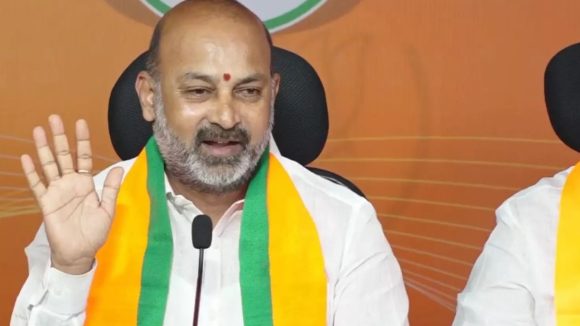 Bandi Sanjay: మీకు ఇంకా 4 నెలలే టైమ్ మాత్రమే.. లొంగిపోండి.. లేదంటే లేపేస్తాం: బండి సంజయ్