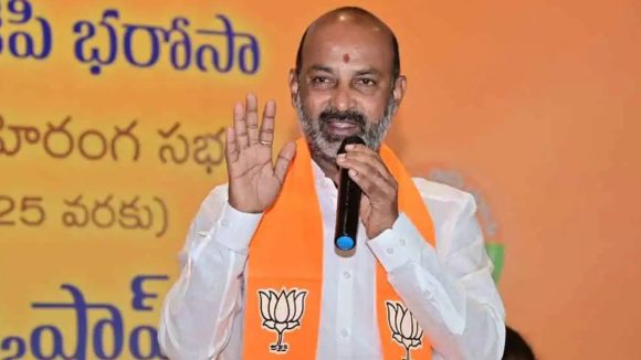 Bandi Sanjay: బోరబండ రోడ్ షో రగడ.. పోలీసులు ఎంఐఎం తొత్తులా?, బండి సంజయ్ ఘాటు వ్యాఖ్యలు