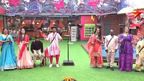 Bigg Boss 9 Telugu Promo : నాగ్ ఎంట్రీ అదుర్స్..డ్యాన్స్ తో హౌస్ మెట్స్ సందడి.. భరణి పై ప్రశంసలు..