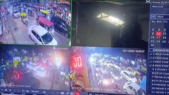 CCTV footage on Delhi Blast: ఢిల్లీ పేలుడు ఘటన ..వెలుగులోకి సీసీటీవీ ఫుటేజ్, ఆ తర్వాత ఒక్కసారిగా