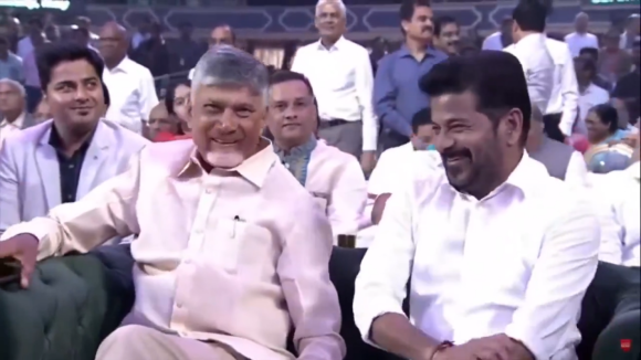 AP TG CMs: ఒకే వేదికపై తెలుగు రాష్ట్రాల సీఎంలు.. సరదా సంభాషణ వీడియో వైరల్