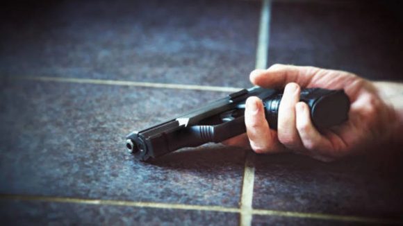 Constable suicide: రాష్ట్రంలో దారుణ ఘటన.. గన్‌తో కాల్చుకుని కానిస్టేబుల్ సూసైడ్, ఎందుకంటే?