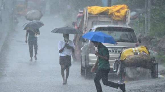 Cyclone:  బంగాళాఖాతంలో అల్పపీడనం, తుఫానుగా మారే అవకాశం, ఆ రాష్ట్రాలకు భారీ వర్ష సూచన
