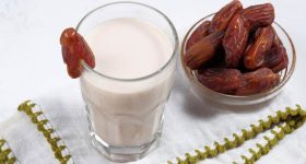 Dates milk: పాలలో ఖర్జూరం నానబెట్టి తాగితే జరిగే అద్భుతం ఇదే
