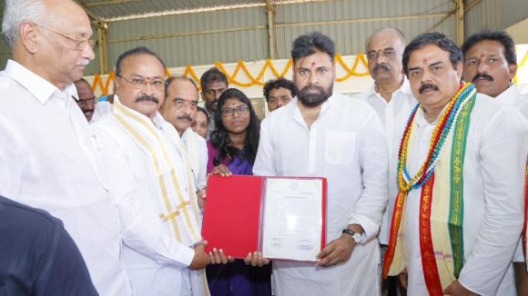Pawan Kalyan: మాట నిలబెట్టుకున్న డిప్యూటీ సీఎం పవన్.. ఆలయానికి 30 ఎకరాల భూమి