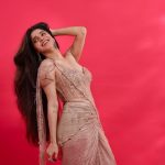 Divya Bharathi: చీరలో సొయగాలతో వలపు వల విసుతున్న దివ్యభారతి..