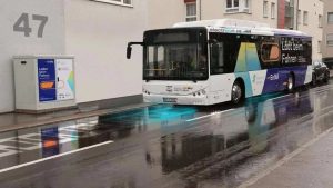 EV charging Highway: ఈవీ కార్లను ఛార్జింగ్ చేసే రోడ్డు.. డ్రైవింగ్ చేసే సమయంలోనే వాహనాలు ఛార్జ్.. ఎలాగంటే