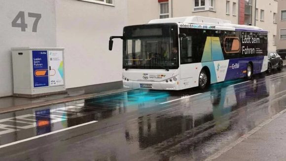 EV charging Highway: ఈవీ కార్లను ఛార్జింగ్ చేసే రోడ్డు.. డ్రైవింగ్ చేసే సమయంలోనే వాహనాలు ఛార్జ్.. ఎలాగంటే