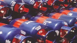 LPG Gas Price: తగ్గిన వాణిజ్య గ్యాస్ సిలిండర్ ధరలు.. చిరు వ్యాపారులకు స్వల్ప ఊరట