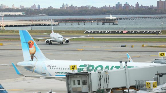 US Shutdown 2025: అమెరికాలో క‌ల‌క‌లం..నిలిచిపోయిన‌ విమాన సేవలు, ప్ర‌యాణికుల‌కు క‌ష్టాలు !