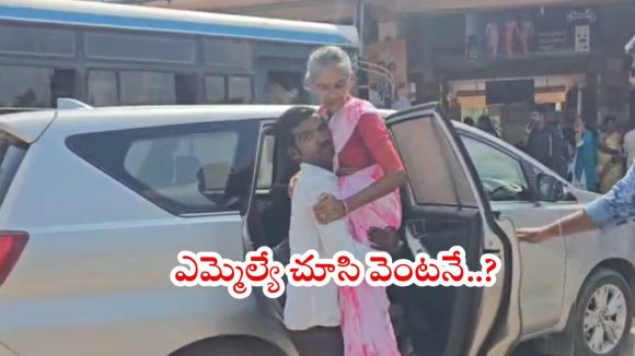 Jagityala News: రూ.50 లేక తల్లిని భుజాన మోసిన కుమారుడు.. కన్న ప్రేమకు నిలువెత్తు నిదర్శనం