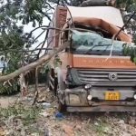 Nellore Road Accident: నెల్లూరులో ఘోర రోడ్డు ప్రమాదం.. వ్యాపారుల పైకి దూసుకెళ్లిన కంటైనర్ లారీ.. ముగ్గురి మృతి