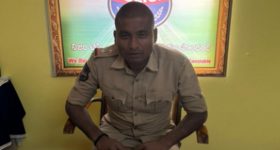 Medak News: లంచం తీసుకుంటూ రెడ్‌హ్యాండెడ్‌గా పట్టుబడ్డ ఎస్ఐ.. టపాకాయలు కాల్చి ఊరుఊరంతా సంబరాలు