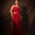 Meenakshi Chaudhary: ఏమాందం ఏమాందం.. రెడ్ డ్రెస్ లో కొంటెచూపులతో మాయ చేస్తున్న భామ