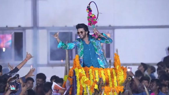 Anaganaga Oka Raju: ఎద్దులబండి పై ఈవెంట్ కు వచ్చిన నవీన్, అంతా రాజమౌళి ప్రభావం