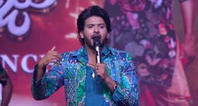 Naveen Polishetty : పాట రెడీగా ఉందా.. స్టార్ హీరోలు... నిర్మాతలపై నవీన్ సెటైర్లు