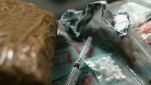 Hyderabad News: హైదరాబాద్‌లో డ్రగ్స్ కలకలం.. నలుగురు చిక్కారు, మరి డ్రోన్ల మాటేంటి?