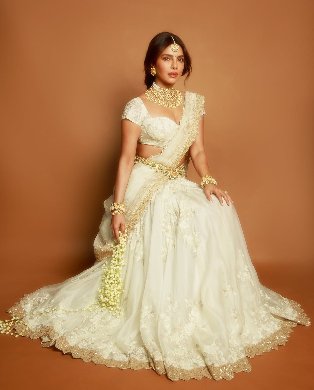 Priyanka Chopra:  దేవకన్యలా గ్లోబల్ బ్యూటీ ప్రియాంక చోప్రా.. దేశీ గర్ల్ లుక్ నెటిజన్స్ ఫిదా