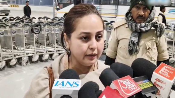 Rohini Acharya: నన్ను కొట్టడానికి చెప్పు తీశారు.. తేజస్వీ యాదవ్ పై రోహిణీ ఆచార్య సంచలన పోస్ట్