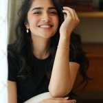 Rukmini Vasanth: బ్లాక్ టీ షర్టులో క్యూట్ లుక్స్ తో మతిపోగోడుతున్న రుక్మిణి వసంత్