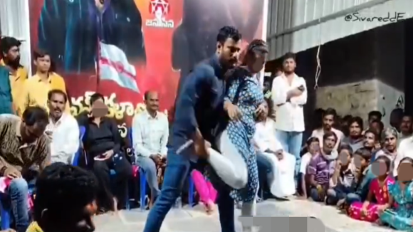 Recording Dance: ధర్మవరం తిరునాళ్లలో రికార్డింగ్ డ్యాన్స్.. స్టేజీపై జనసేన ఫ్లెక్సీలు.. రాజకీయంగా రచ్చ