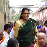 Tirumala Tallest Woman: ఏయ్ బాబోయ్‌ ఎంత పొడుగో.. తిరుమలలో ఎత్తైన మహిళ సందడి