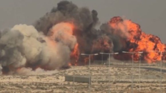 Dubai Air Show: దుబాయ్ ఎయిర్‌ షోలో ప్రమాదం.. కుప్పకూలిన యుద్ధ విమానం, పైలట్ మృతి