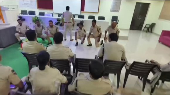 Hyderabad Police: హైదరాబాద్ పోలీసులు అదిరిపోయే డాన్స్.. ఇదిగో వీడియో