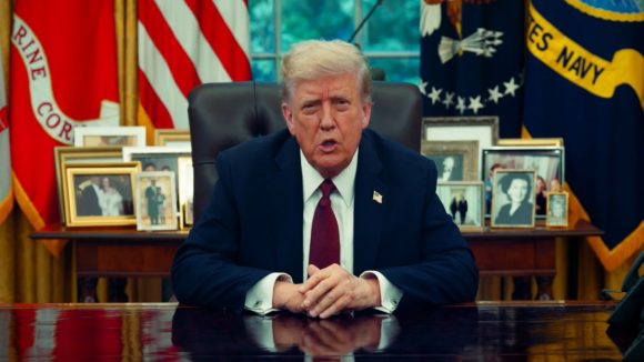 Donald Trump: టారిఫ్ లను వ్యతిరేకించేవాళ్లంతా ‘మూర్ఖులు’.. అమెరికన్లకు 2 వేల డాలర్ల డివిడెండ్: డొనాల్డ్ ట్రంప్