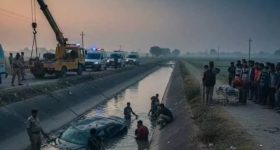Road Accident: ఘోర రోడ్డు ప్రమాదం.. కాలువలో పడిన కారు.. ఐదుగురు దుర్మరణం