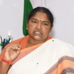 Minister Sitakka: ఆడబిడ్డలకు చీరలు ఇస్తుంటే.. బీఆర్ఎస్ నేతలు కళ్లల్లో నిప్పులు పోసుకుంటున్నారు: మంత్రి సీతక్క