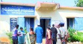 Telangana Sarpanch Election: సర్పంచ్ ఎన్నికల వేళ..  పదవి కోసం లక్షల్లో వేలం పాటలు