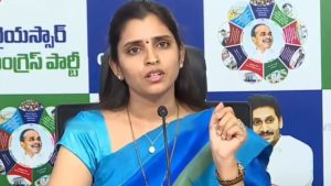 Syamala Ysrcp: నేను చెప్పిందేంటి? మీరు రాసిందేంటి? మీడియాపై చిందులు తొక్కిన శ్యామల
