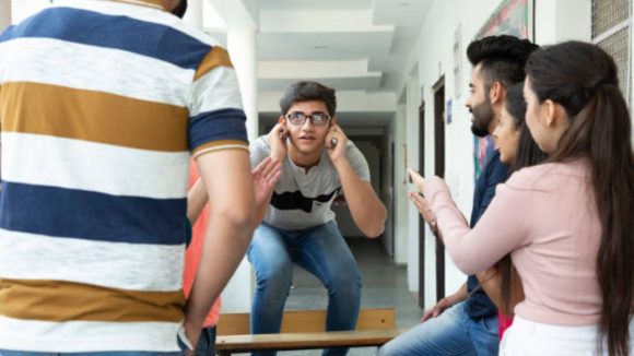 Ragging Incident: రెచ్చిపోయిన సీనియర్స్.. 30 మంది జూనియర్లపై.. సిద్ధార్థ కాలేజీలో ర్యాగింగ్