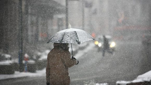 Weather News: తెలుగు రాష్ట్రాలు గజగజ.. చలితో పాటు భారీ వర్షాలు.. బయటకు రావొద్దు