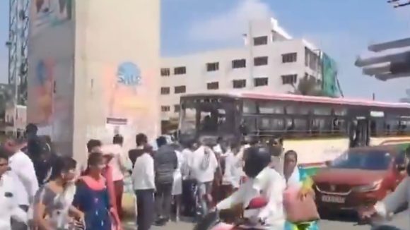 Bus Accident: డ్రైవర్ నిద్ర మత్తు.. దారి తప్పిన బస్సు..!