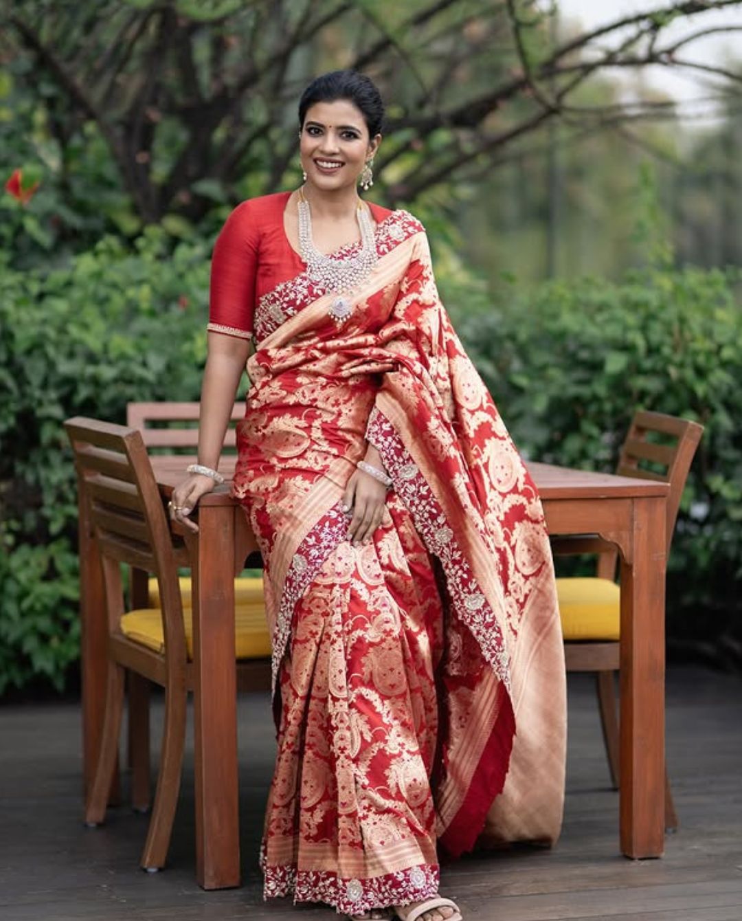 Aishwarya Rajesh : రెడ్ శారీలో భాగ్యం అందాలు చూడతారమా.. ఫ్యాన్స్ ఫిదా అవ్వాల్సిందే..