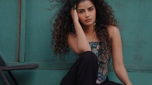 Anupama ParameswRan : కిల్లింగ్ లుక్ లో లిల్లీ.. అబ్బా ఆ చూపులకే కుర్రాళ్ళు ఫిదా..!