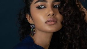 Anupama Parameswaran: అనుపమ స్టన్నింగ్‌ లుక్‌.. మత్తెక్కించే కళ్లతో మాయ చేస్తున్న ముద్దుగుమ్మ