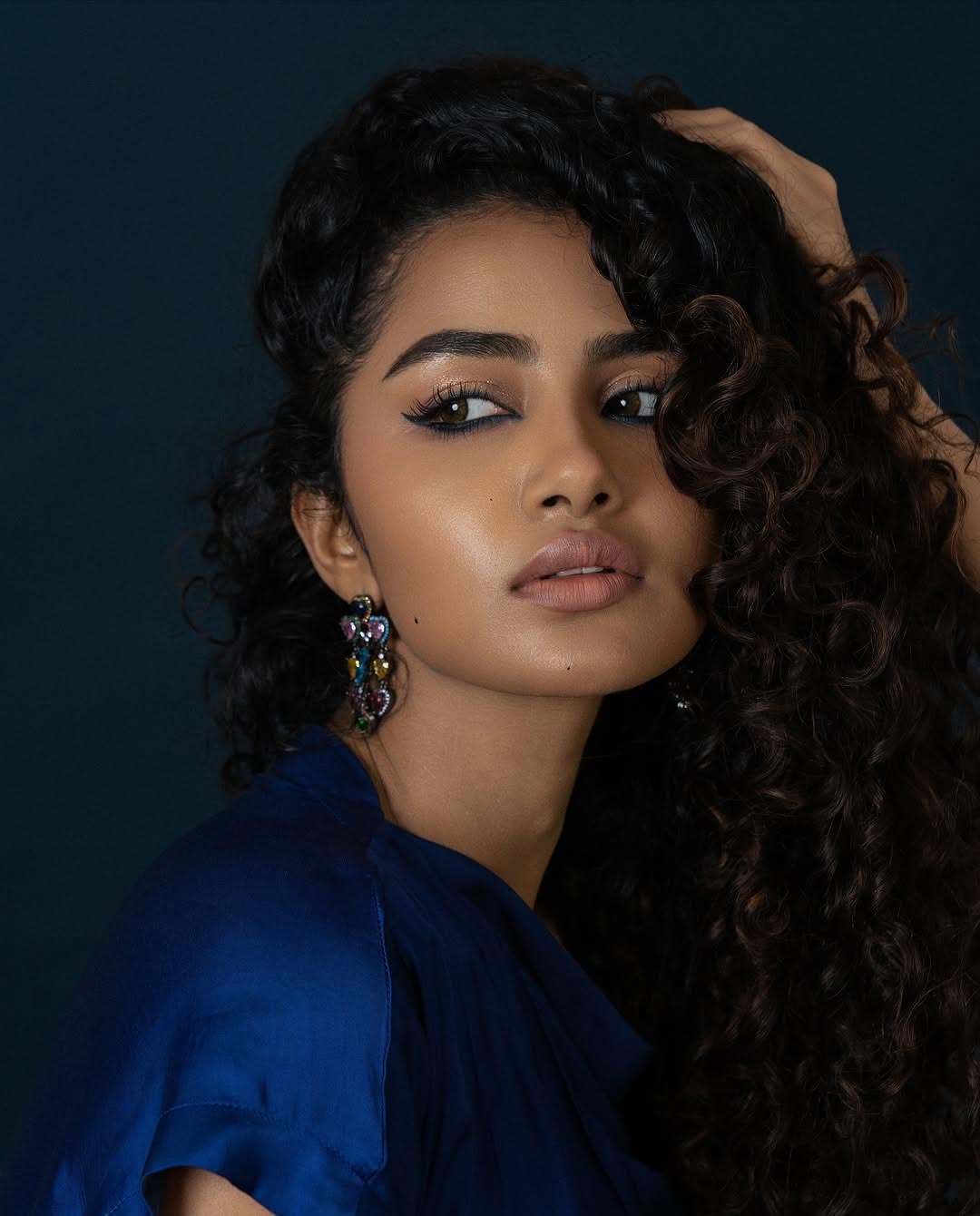 Anupama Parameswaran: అనుపమ స్టన్నింగ్‌ లుక్‌.. మత్తెక్కించే కళ్లతో మాయ చేస్తున్న ముద్దుగుమ్మ