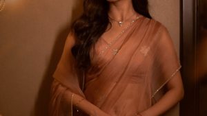 Bhagya Shri borse: మొదలెడదామా అంటున్న భాగ్యశ్రీ!