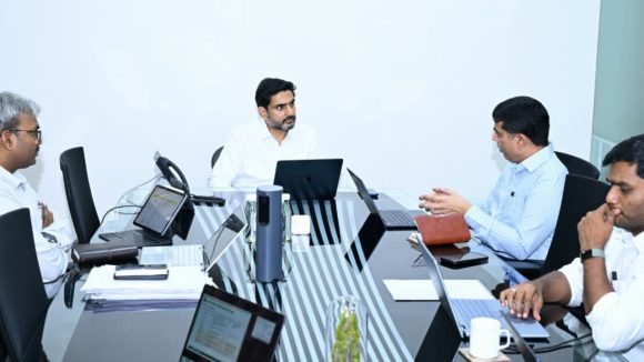 Nara Lokesh: ఏపీ ప్రభుత్వ కీలక నిర్ణయం..  సింగపూర్‌కు ప్రభుత్వ ఉపాధ్యాయులు!