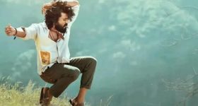 OTT Movie : పెళ్లాలను మార్చుకునే దిక్కుమాలిన ప్లాన్... ఇయర్ ఫోన్స్ మర్చిపోవద్దు మావా