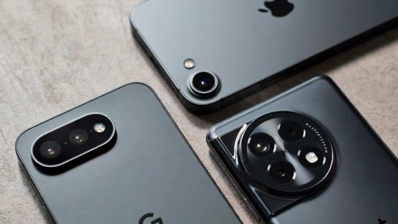 Best Lightweight Smartphones: చిన్న సైజులో పవర్‌ఫుల్ స్మార్ట్‌ఫోన్లు.. 2025లో బెస్ట్ ఇవే..