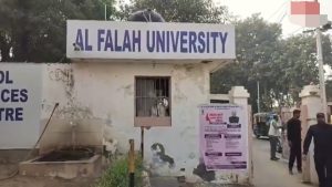 Terrorists Arrest: లేడీ డాక్టర్ సాయంతో తీవ్రవాదుల భారీ ప్లాన్.. 12 సూట్ కేసులు, 20 టైమర్లు, రైఫిల్ స్వాధీనం.. ఎక్కడంటే?