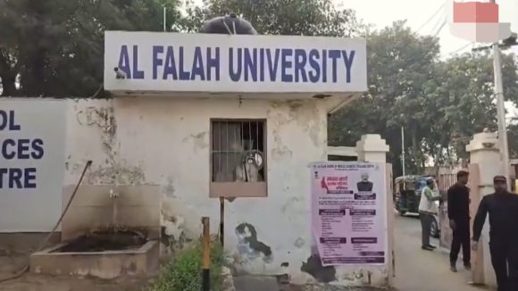 Terrorists Arrest: లేడీ డాక్టర్ సాయంతో తీవ్రవాదుల భారీ ప్లాన్.. 12 సూట్ కేసులు, 20 టైమర్లు, రైఫిల్ స్వాధీనం.. ఎక్కడంటే?