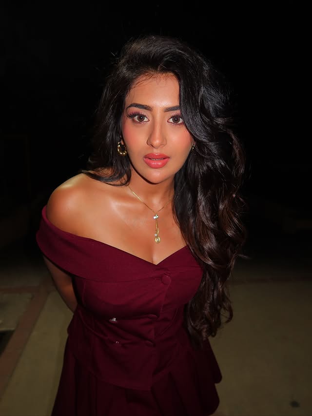 Rashi Singh photo Gallery