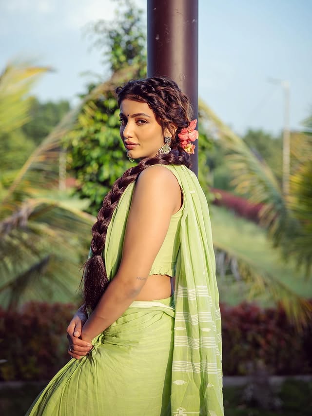 Tejeswi Madivada photo Gallery