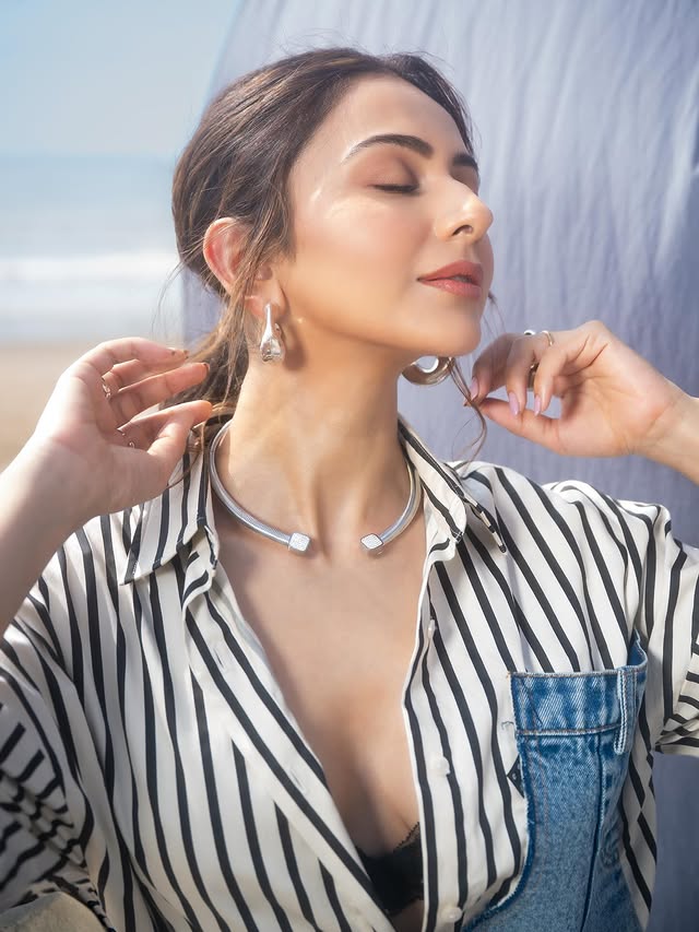 Rakul Preeth Singh (Source /Instagram) Rakul Preeth Singh Photo Gallery